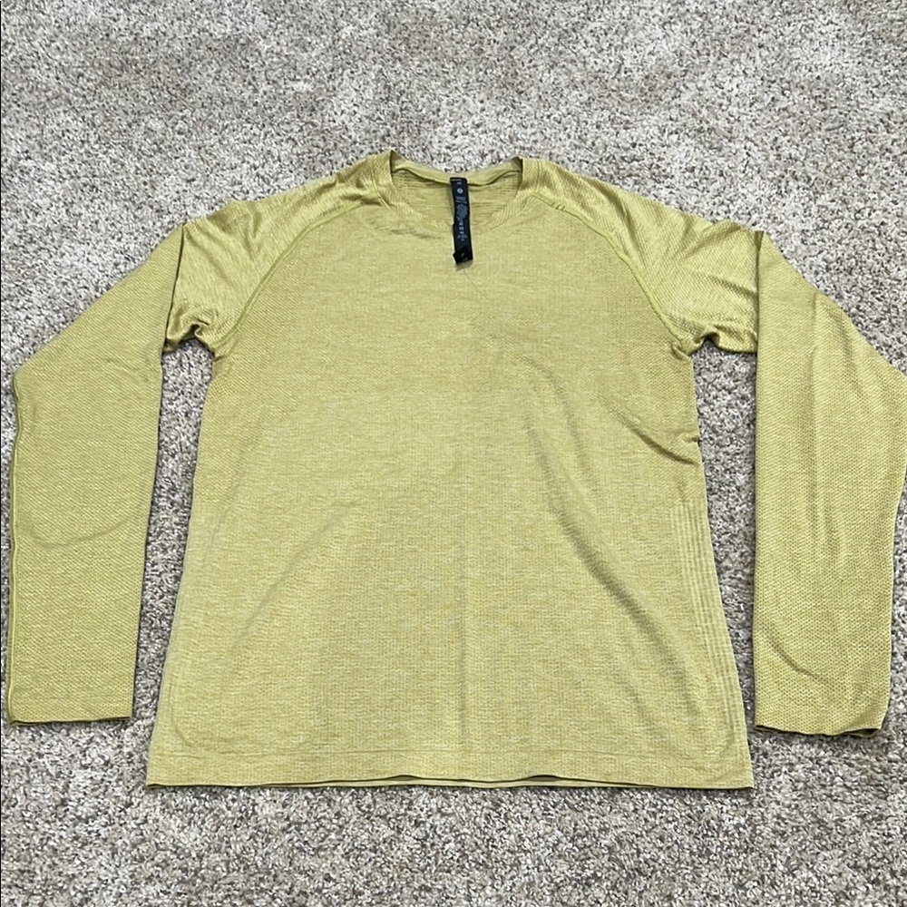 Men’s Lululemon Long Sleeve NWOT